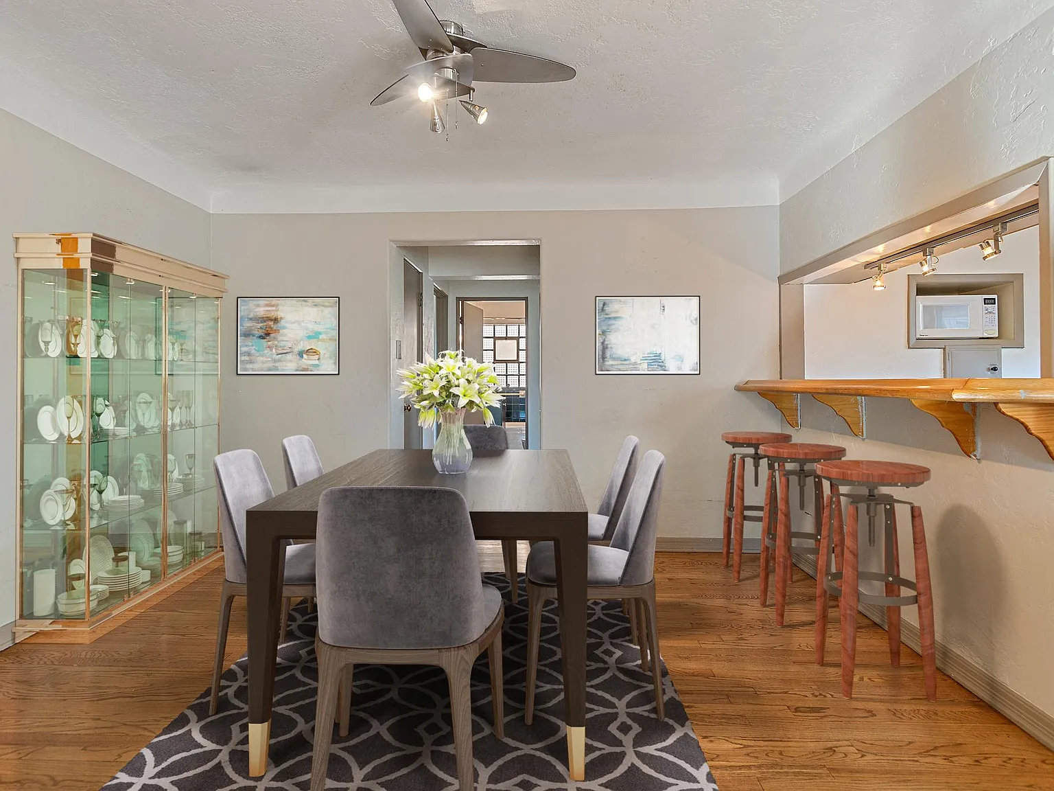 2 bed, 1100 sqft, $1,995 — Photo 2
