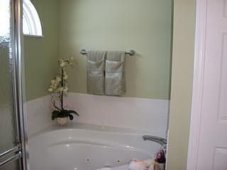 4th image of 1033 Lakegrove Ct