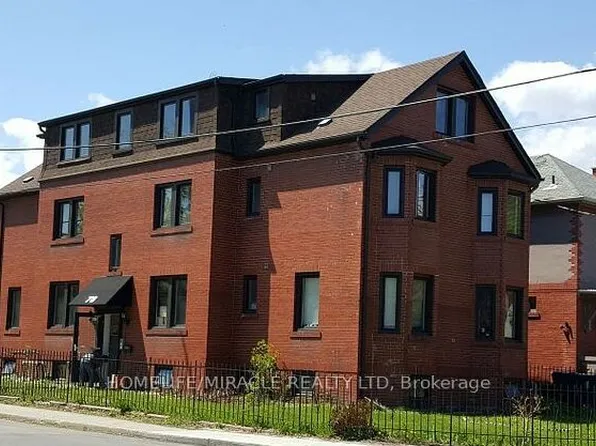 78 5th St S #7, Toronto, ON M8V 2Z3