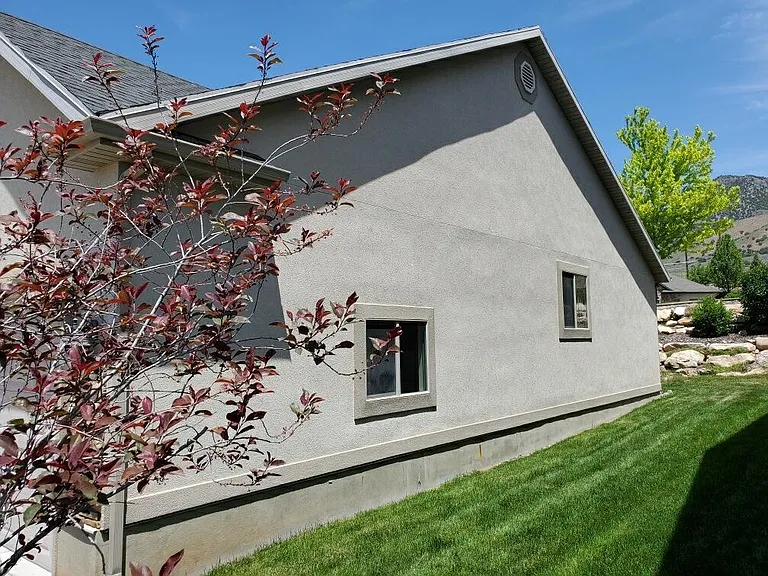 Side house