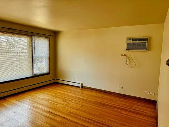 3rd image of 141 Rockford Ave