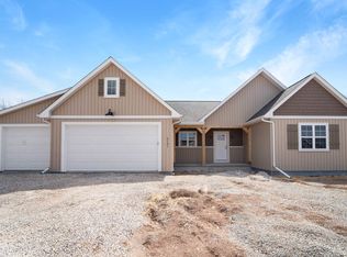 2191 White Dove Ln, Kaukauna, WI 54130