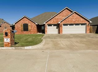 523 Grizzly Ln, Enid, OK 73703