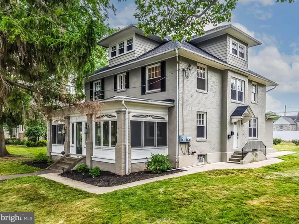 950 N Charlotte St, Pottstown, PA 19464
