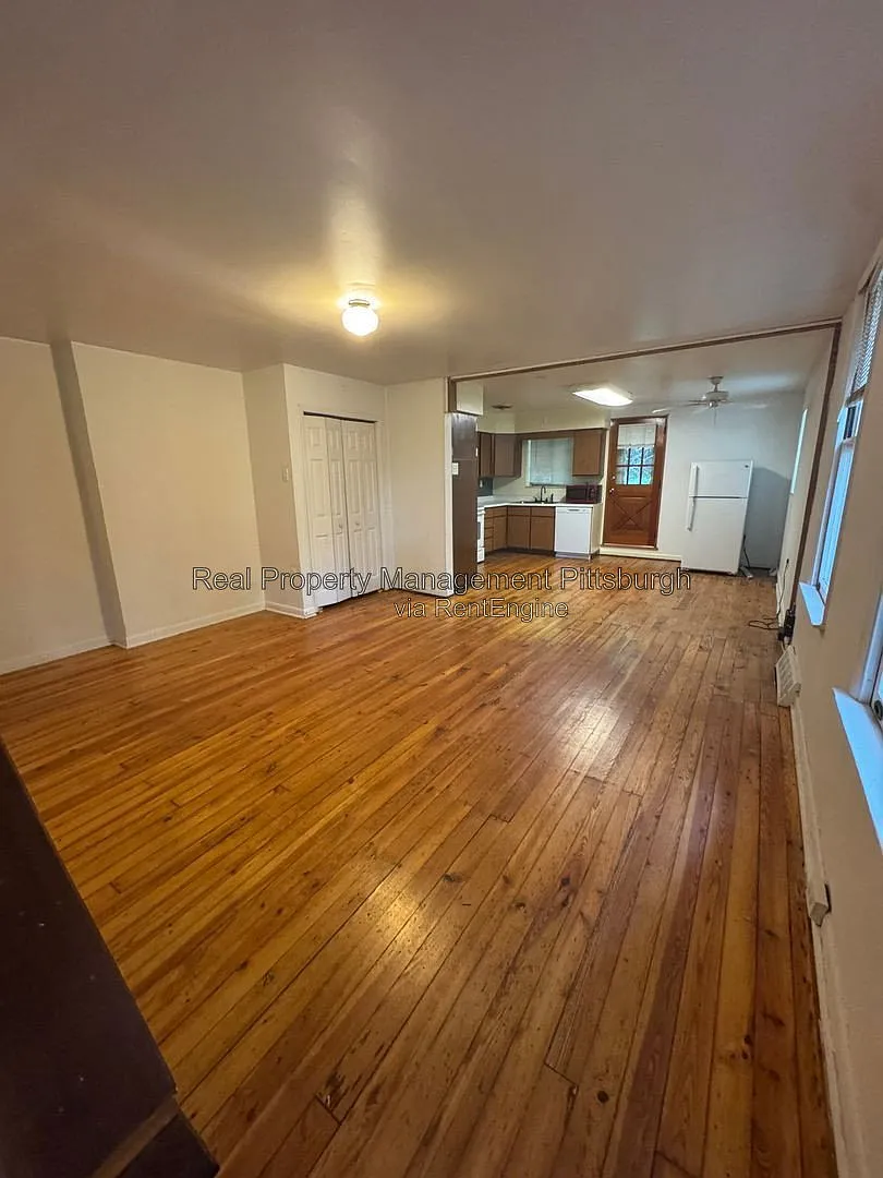 3 bed, 1.0 bath, 1400 sqft, $1,295 — Photo 1