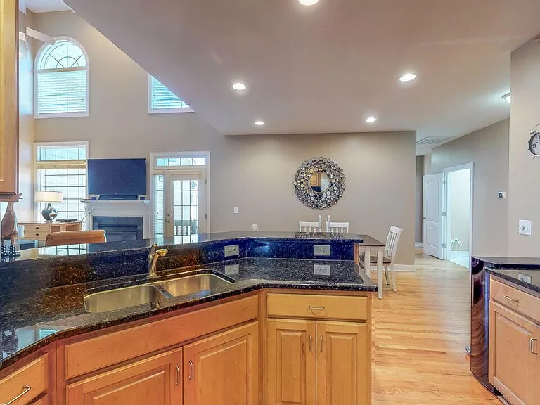 401 Waverly Hills Dr — Photo 6