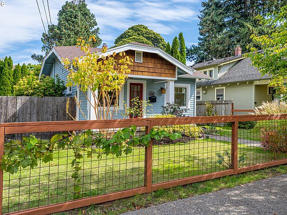 3rd image of 3206 SE 67th Ave