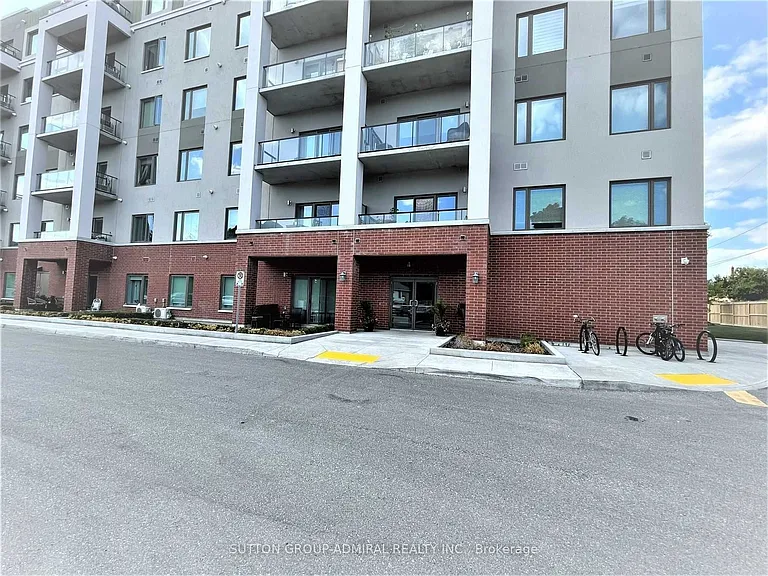 64 Queen St S #G3 — Photo 2