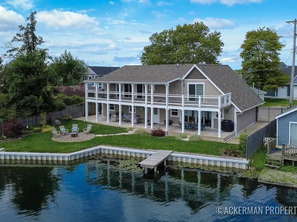 494 S Shore Dr, Caledonia, MI 49316