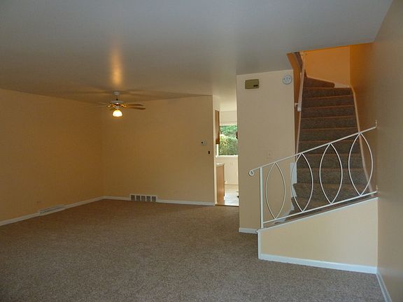 3rd image of 410 Skokie Ct
