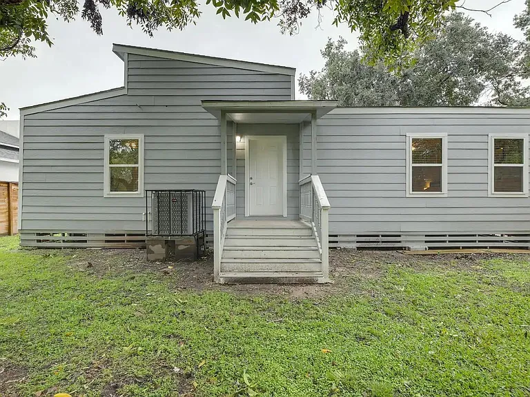 3523 Bain St — Photo 24