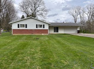 2351 S Carriage Hill Dr, Bellefontaine, OH 43311