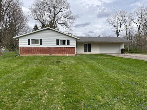 2351 S Carriage Hill Dr, Bellefontaine, OH 43311
