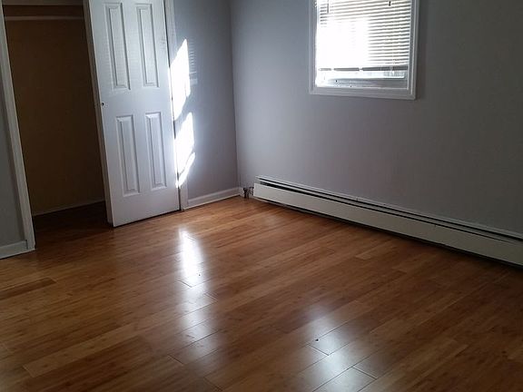 4th image of 19104 Woodhull Ave