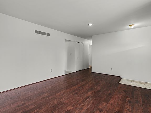 5th image of 40553 Passmore Dr