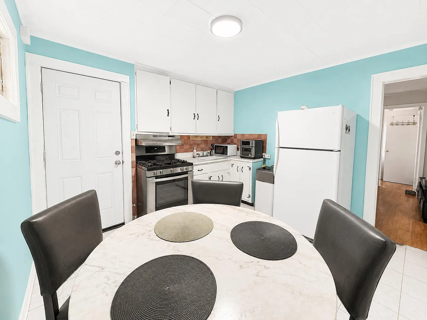 1 bed, 5009 sqft, $1,650 — Photo 3