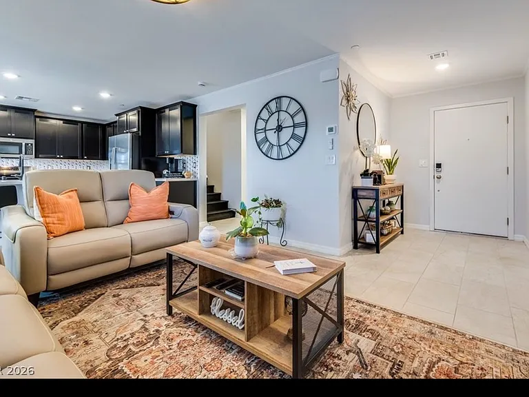9493 Sky Pointe Dr — Photo 12