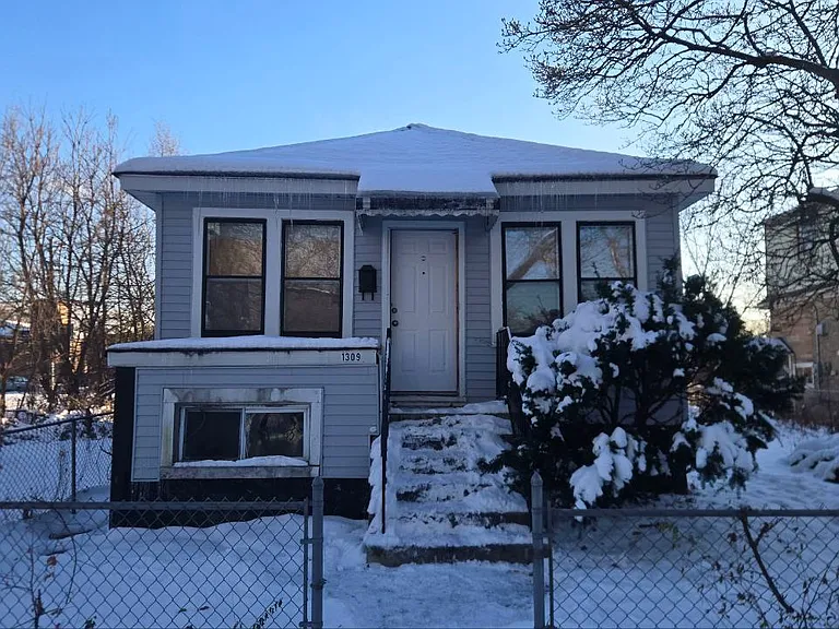 1309 W 110th Pl — Photo 22