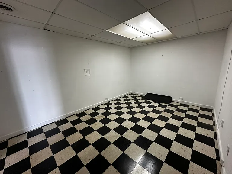302 Radford St #A — Photo 4