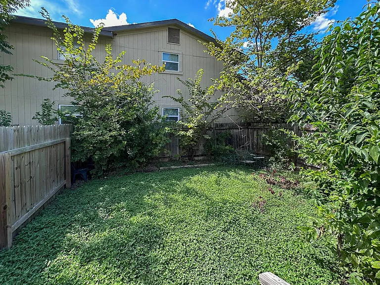 611 Nelray Blvd #B — Photo 35