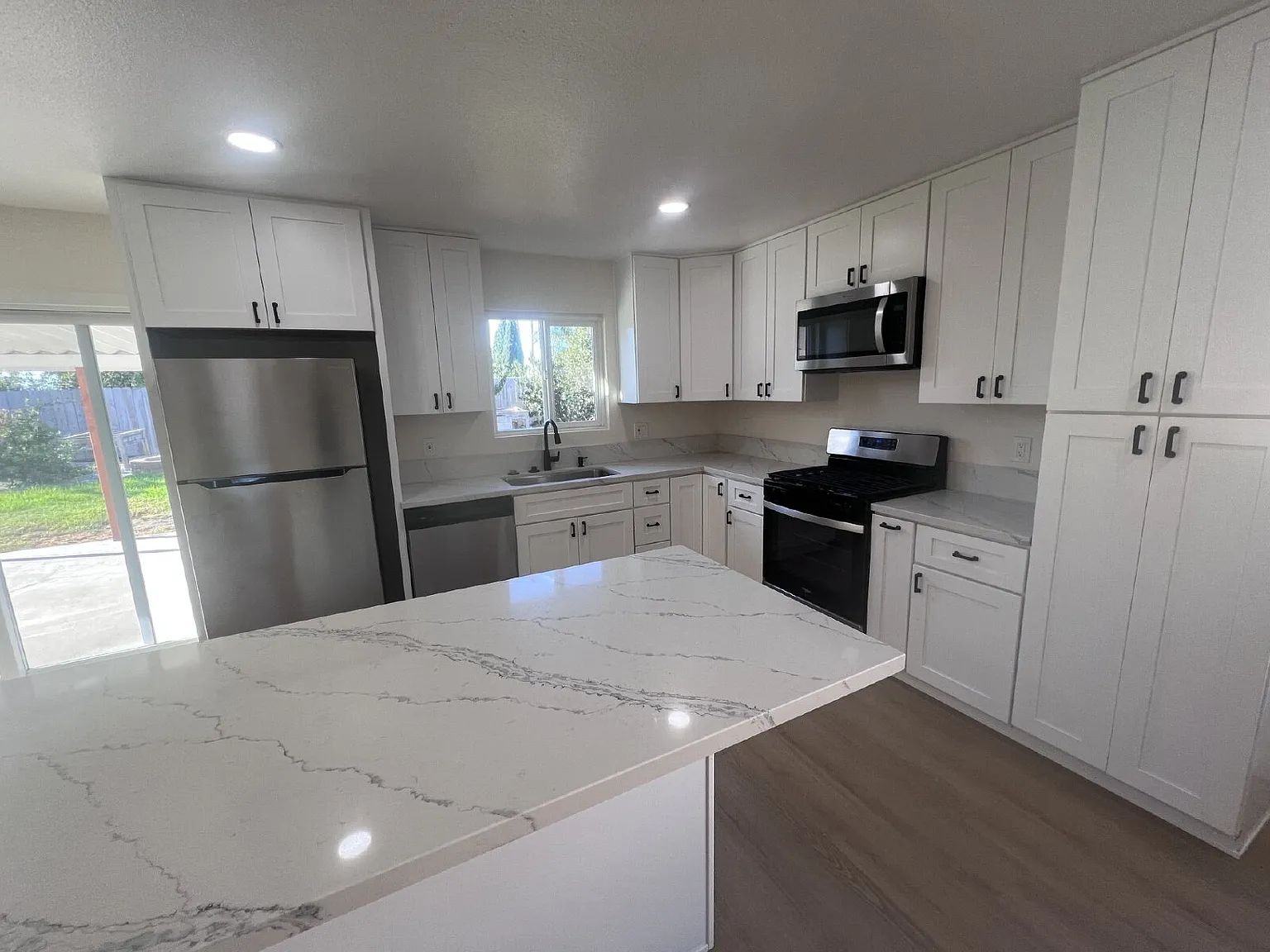 4 bed, 2.0 bath, 1260 sqft, $4,500 — Photo 4