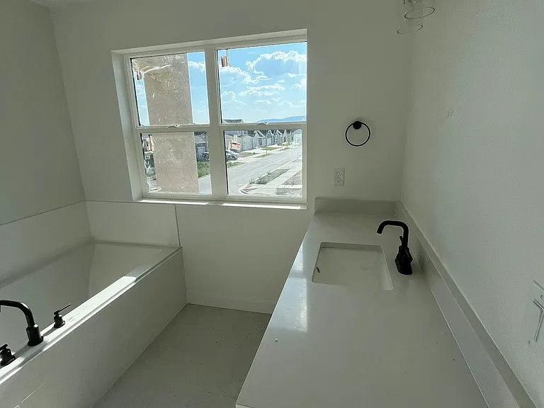master bedroom bathroom