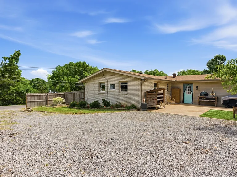 450 Sanders Ferry Rd — Photo 21