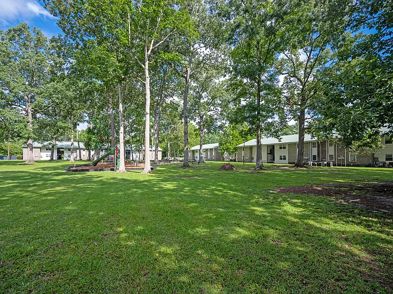 Sawbranch Apartments — Photo 44