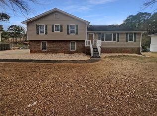 1689 Rangewood Dr SW, Lilburn, GA 30047