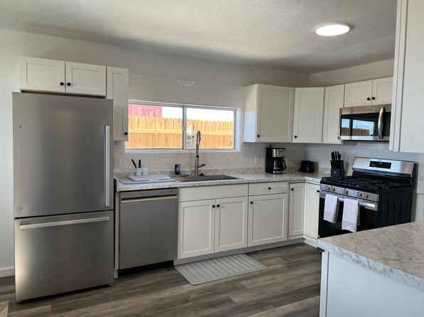 1870 W Hunting Camp Ln