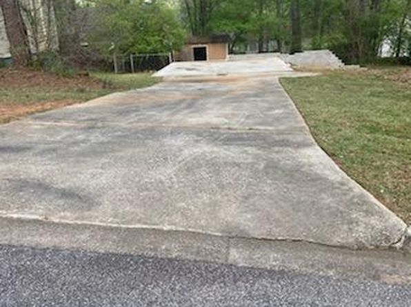 7582 Colonial Ct, Jonesboro, GA 30236