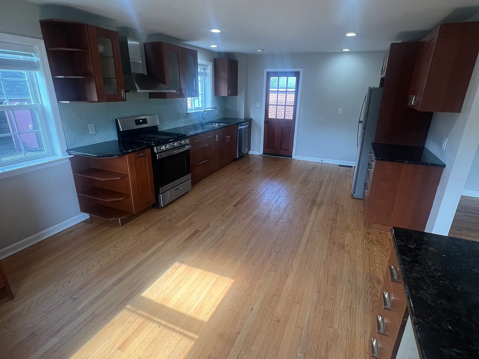 3 bed, 1500 sqft, $2,075 — Photo 4