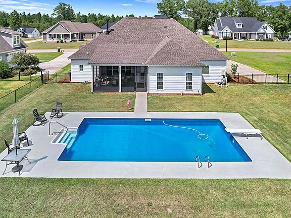 4th image of 180 Thistledown Dr