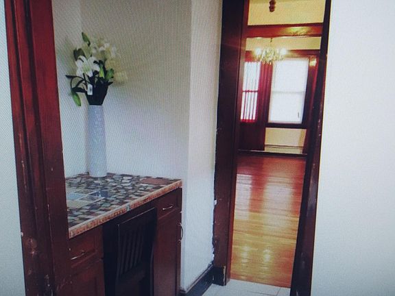 2nd image of 144 Oakland St