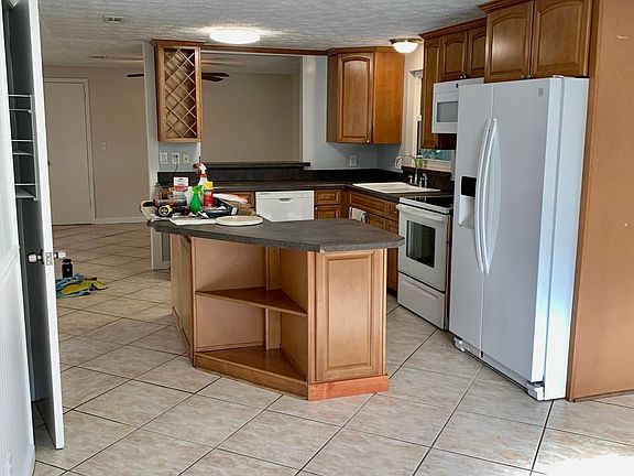 Kitchen (view from breakfast nook)