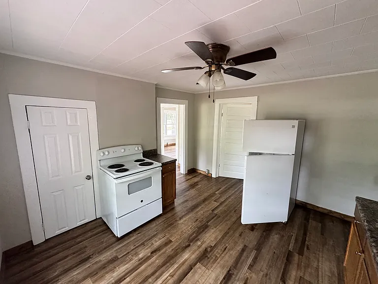 1010 E Carolina Ave — Photo 6