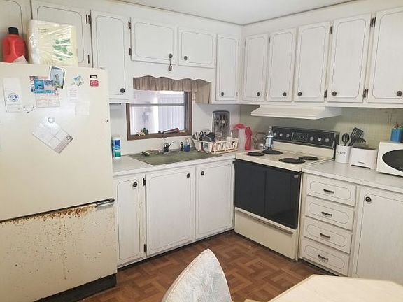 3rd image of 4125 Park St N Lot 203
