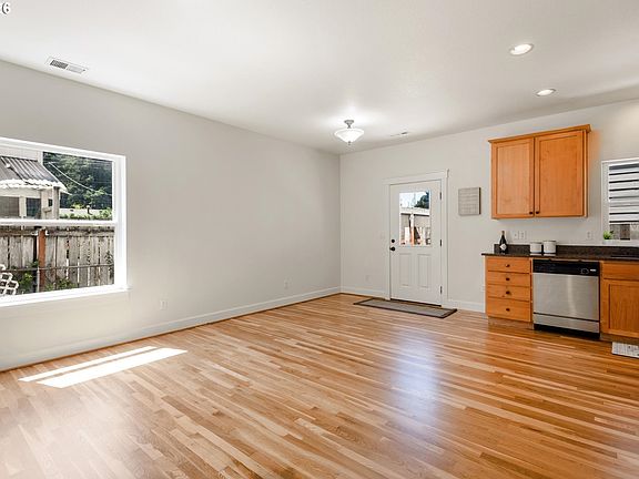 5th image of 2605 SE 105th Ave
