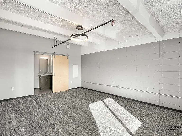 The Howard Apartments — Photo 34