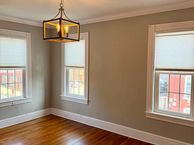 549 E Marion St — Photo 11