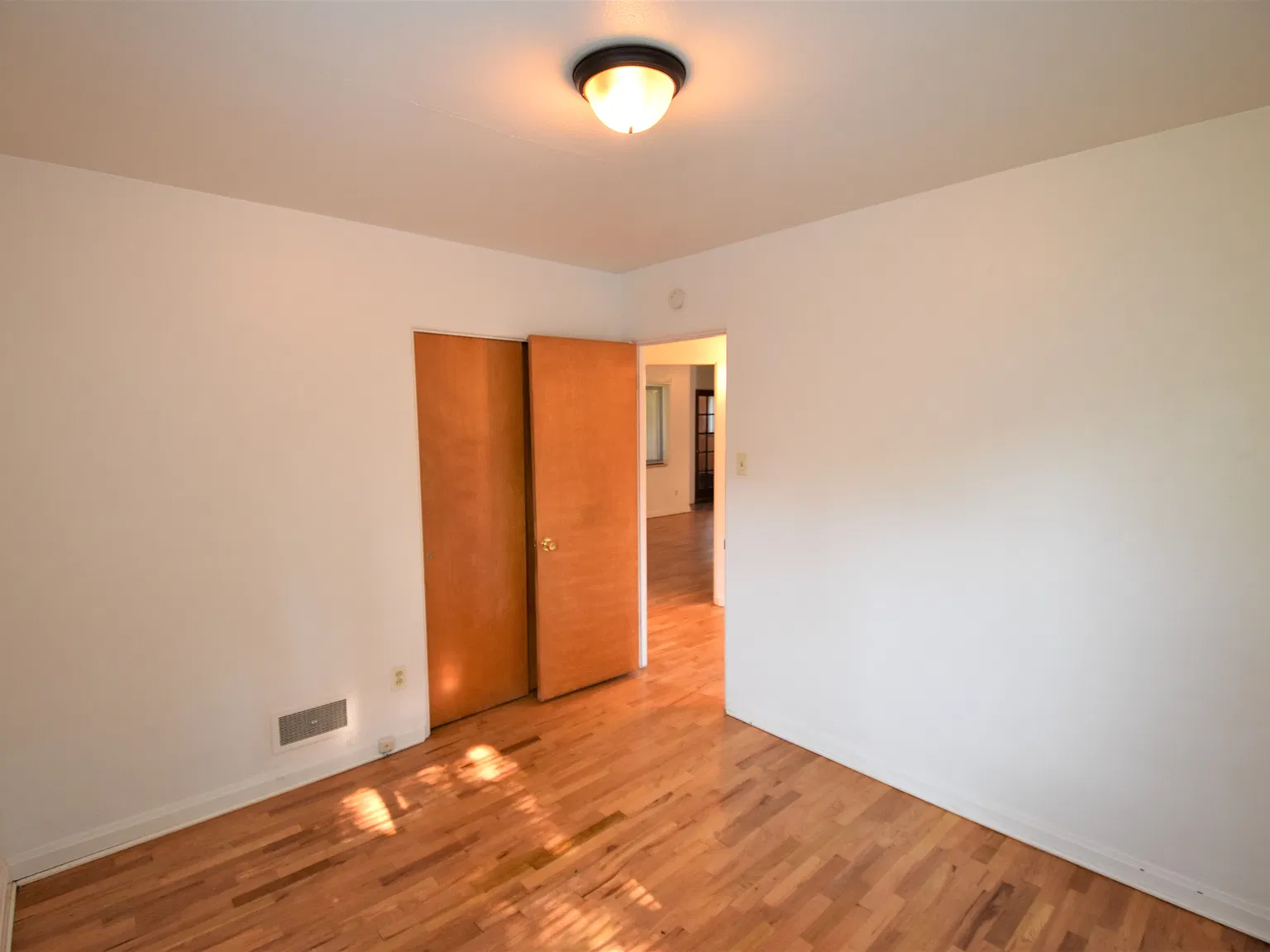 3 bed, 1358 sqft, $5,455 — Photo 3