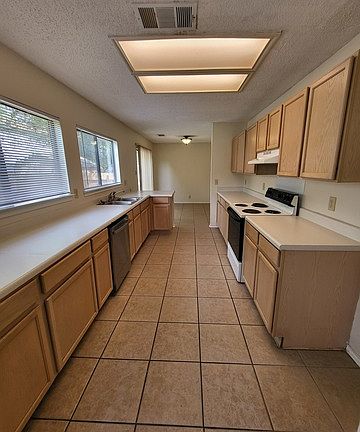 3rd image of 10614 Stone Creek Pl