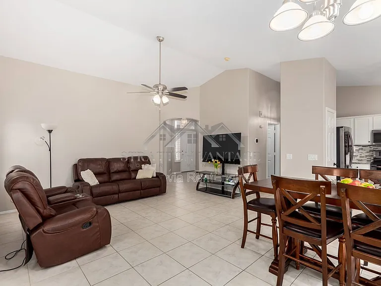 6631 E Rhodes St — Photo 14