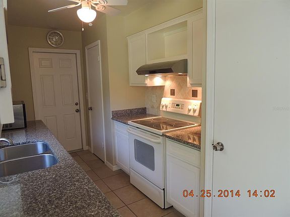 4th image of 924 Gee Creek Ln