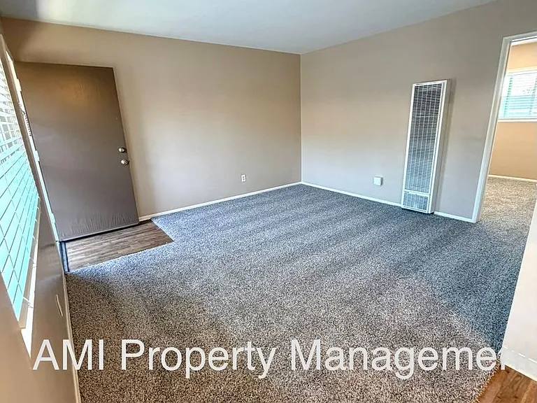 One Bedroom Close to Downtown! — Photo 6