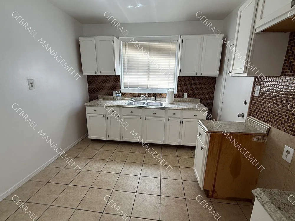 12686 - 12688 Stoepel Ave — Photo 2