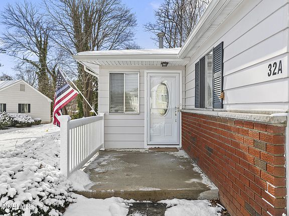 3rd image of 32 A Mallard Street