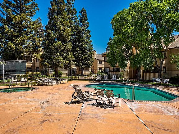 4th image of 3715 Tallyho Dr APT 127