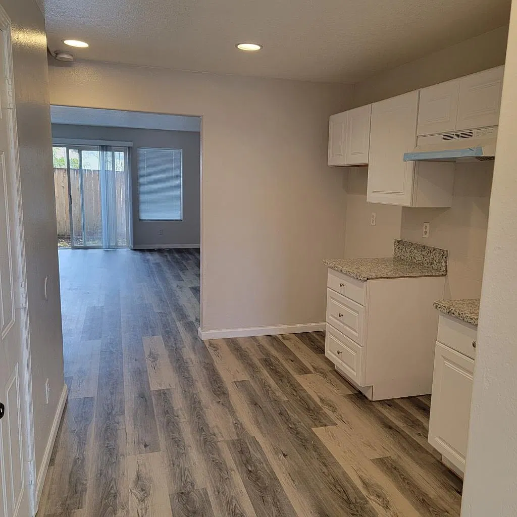 2 bed, 1.5 bath, 1200 sqft, $2,200 — Photo 2