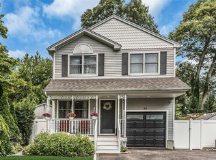63 Teed St, Huntington Station, NY 11746